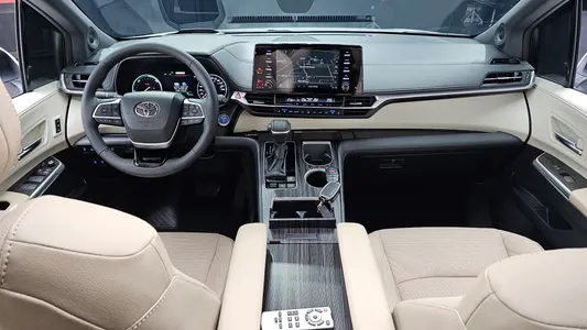 Toyota 4 2.5 2WD 2023 7