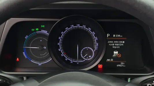 Hyundai (CN7) 2021 8