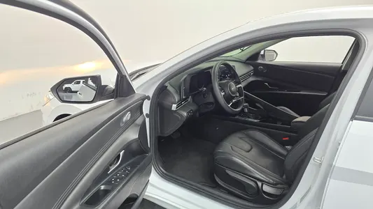 Hyundai (CN7) 2021 10