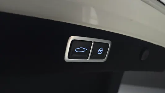 Hyundai (GN7) 2023 18