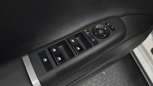 Hyundai (GN7) 2023 19