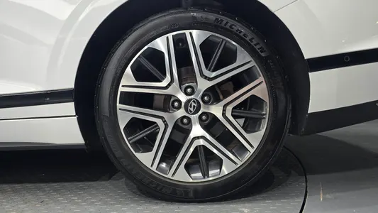 Hyundai (GN7) 2023 21