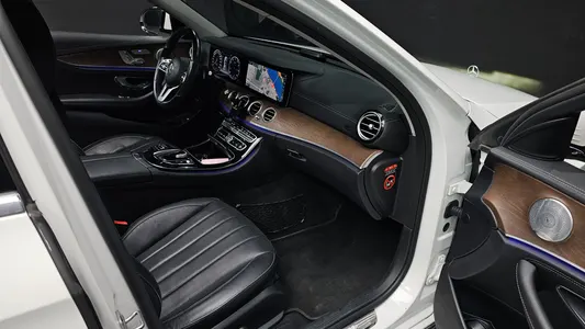 Mercedes-Benz E-Class W213 E300 2018 26