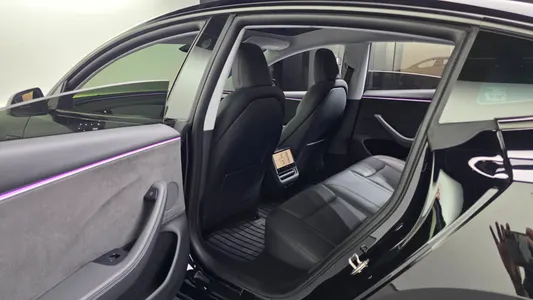 Tesla 3 AWD 2024 26