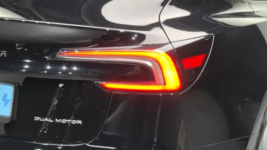 Tesla 3 AWD 2024 23