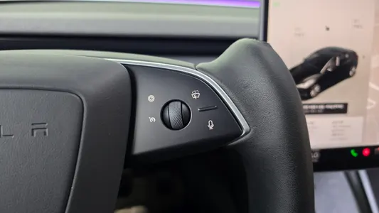 Tesla 3 AWD 2024 32